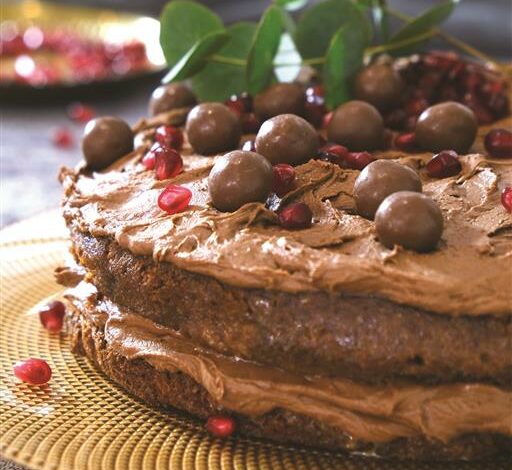 5 DECEMBER - Sunday spoil - A delicious moist chocolate cake (Medium)