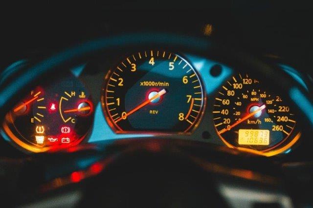 pexels-erik-mclean-5438616 fuel gauge
