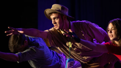 "En-so, vlieg ons op die verhoog." Fisiese teater het vanjaar vir opwinding by vanjaar se NWU-KSR Bingle Ser gesorg!