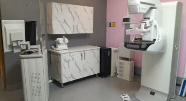Potchefstroom Hospital introduces South Africa’s first FUJIFILM mammogram machine to improve early breast cancer detection, reduce diagnosis delays, and offer life-saving care locally.