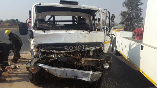 [VEREENIGING] - Two trucks collide injuring six (1)