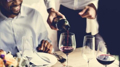 Sommelier main