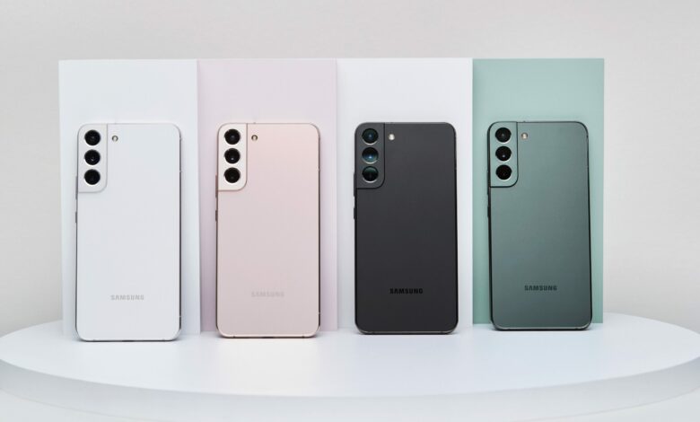 013_family_galaxys22plus_phantomwhite_galaxys22plus_pinkgold_galaxys22plus_phantomblack