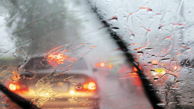 Heavy rain, visibility is difficult. Turn on the wiper to help s