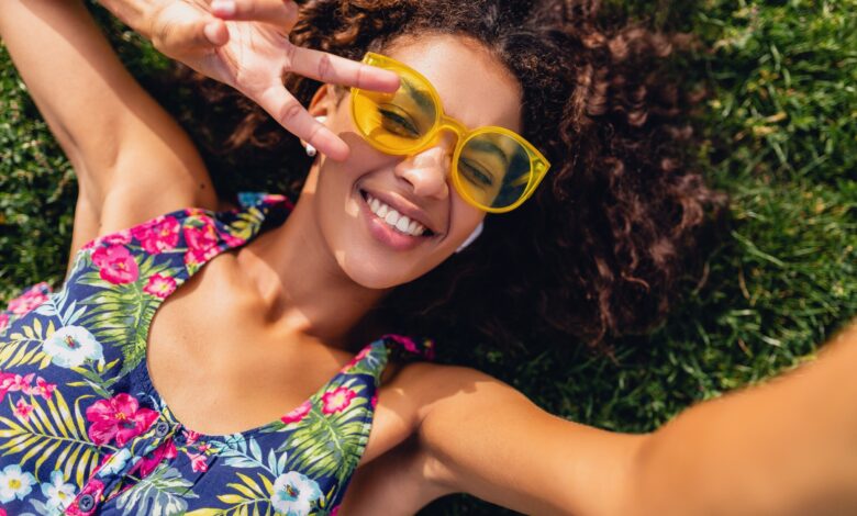 Young,Stylish,Black,Woman,Listening,To,Music,On,Wireless,Earphones