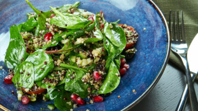 Grain salad with baby spinach and pomegranate