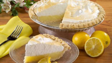 Lemon_meringue_pie_1