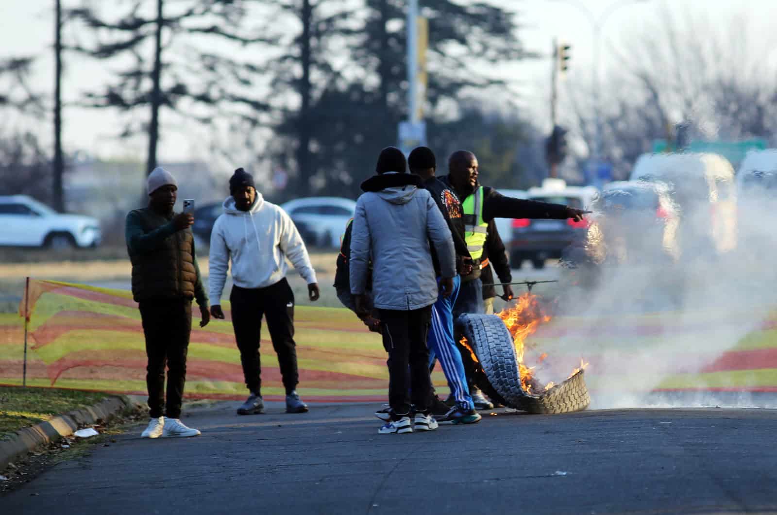 Local contractors shut down VUT amid job inclusion headaches | Sedibeng ...