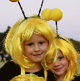 Romy (5) en haar sussie Mia (4) Roeloffze het as besige bytjies die dag kom geniet.