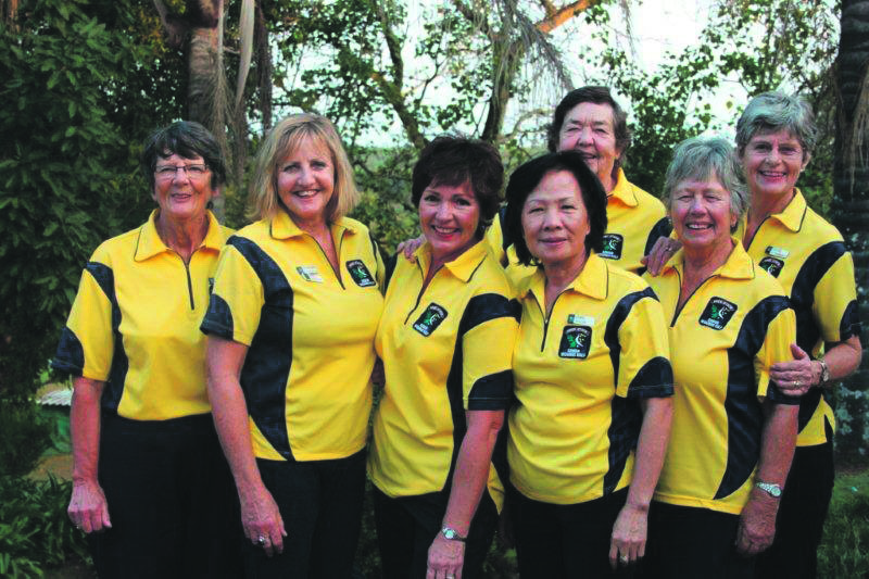 Die Vrystaatse Senior Dames gholfspan is van links Maryna Spies, Moira Jordaan (Vrystaat president) Elizabeth Fourie, Ching Weng, Bridget Melck, Marietha Theron en Helga Streicher (visepresident). Carina Theron was ongelukkig afwesig met die neem van die foto.