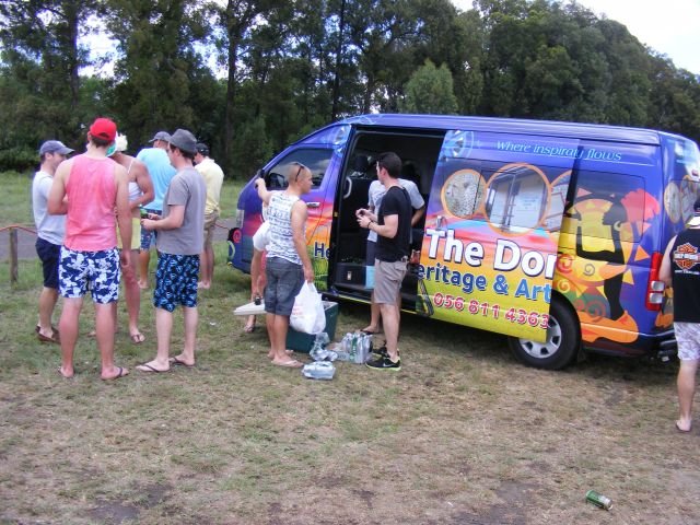 Die kleurryke pendeldiens minibussie van Epilepsie SA se Vrystaat/Noordwes-sentrum waarmee mense, veral groepe, na enige bestemming vervoer kan word.