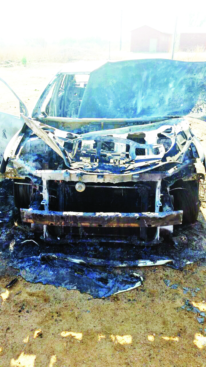 Die Toyota Corolla van Johan Bester wat Saterdagaand uitgebrand het toe dit op ‘n onverklaarbare wyse aan die brand geraak het.