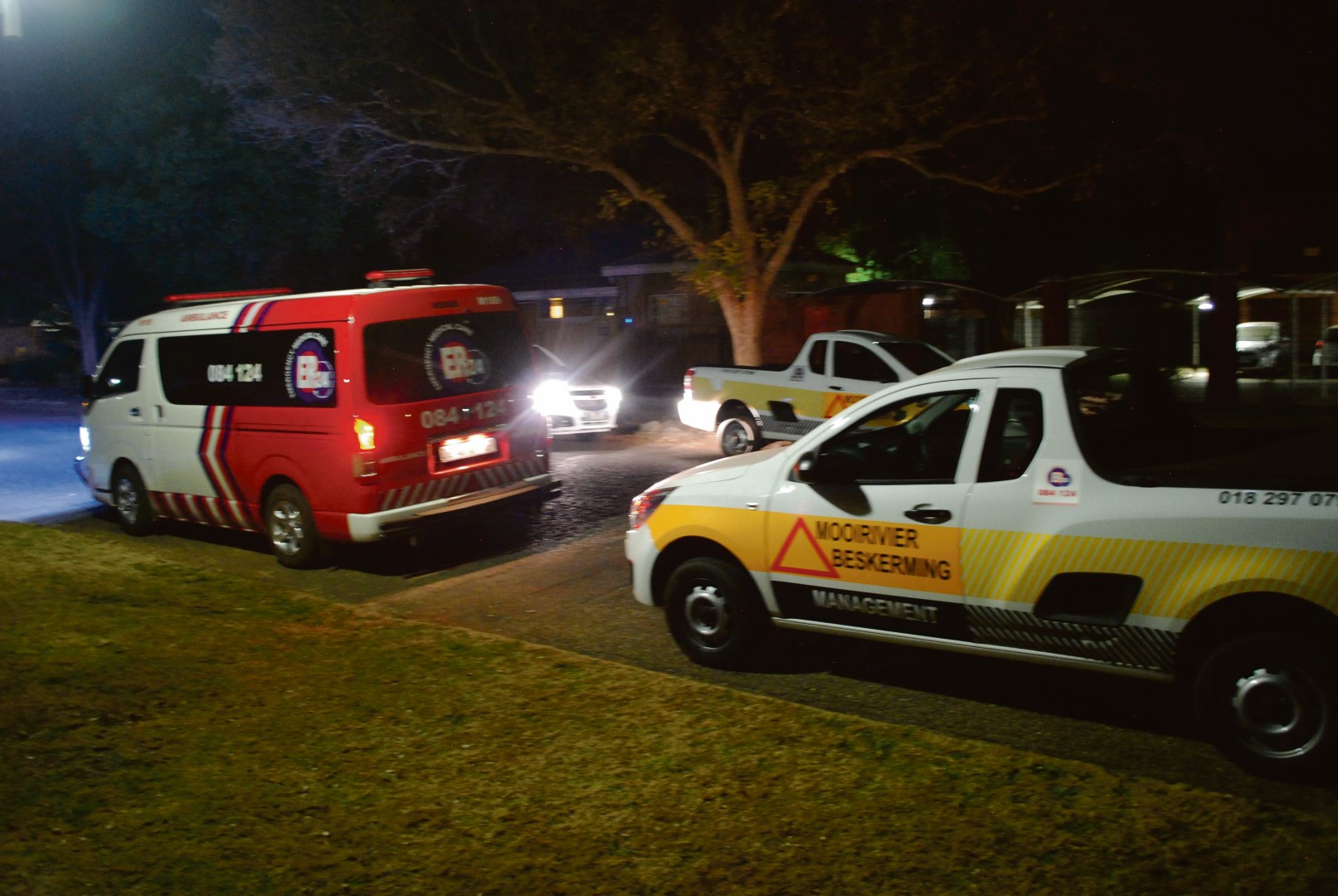 ER24 en Mooirivier Beskerming saam op 'n toneel waar 'n persoon kalmeer moes word.