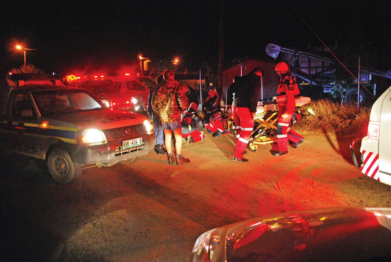 ER24 help die vrou op die toneel Foto: Dustin Wetdewich
