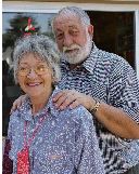 'Oupa Nico' en 'Ouma Naomi' tydens hul onlangse besoek aan die Lewenslig Sentrum in Vanderbijlpark.