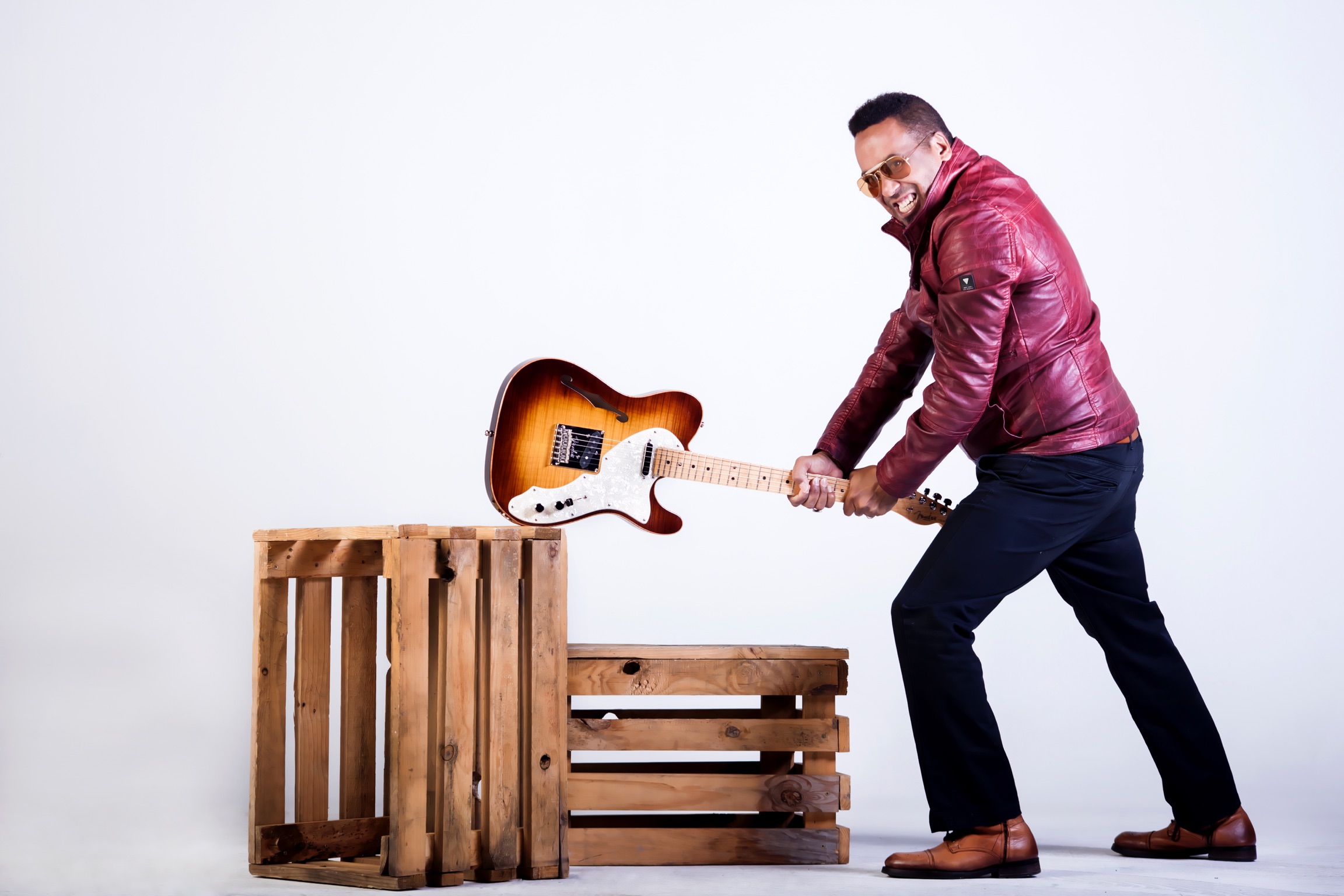 Sunday Soifree ft Ernie Smith