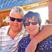 Wyle prokureur Jan de Beer, wat in Augustus oorlede is. Hier by hom is sy vrou, Suzie.