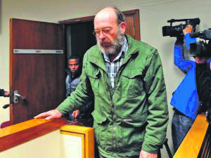 'n Voormalige polisiekolonel van Vereeniging, kol. Christiaan Prinsloo, verskyn in Julie in die landdroshof in Bellville op 28 aanklagte van onder meer moord, poging tot moord, korrupsie, diefstal en geldverduistering waarby hy na bewering betrokke was voor sy uittrede uit die polisiediens. Hy is op borgtog van R20 000 vrygelaat. Die saak sal vanjaar voortgesit word.