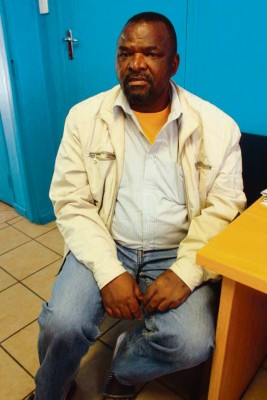 Mnr. Samuel Maduna is steeds getraumatiseer nadat hy in Oktober erg deur twee groot honde in Midvaal gebyt is. Foto: Lebo Chaha