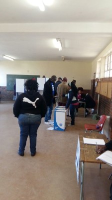 DA Mayoral Candidate for Emfuleni Local Municipality Kingsol Chabala casting his vote.