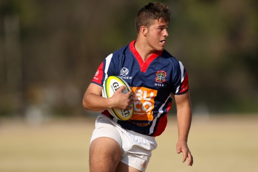 Divan Meyer, kaptein en agsteman van die HS Transvalia se o.15-rugbyspan op die aanval. Foto: Ettienne van Rensburg