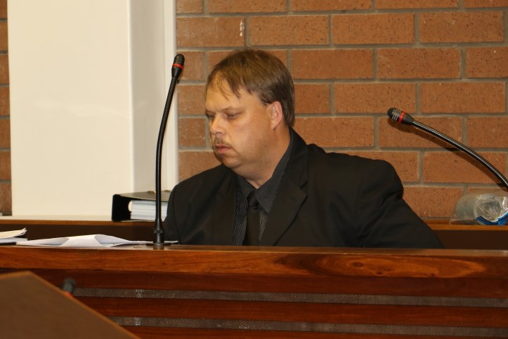Adjudant Offisier Francois Alberts in die getuiebank.