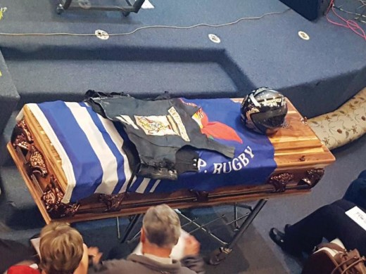 Mnr. Van Vuuren se kis met die Westelike Provinsie se rugbyvlag, sy ryklere en motorfietshelmet.