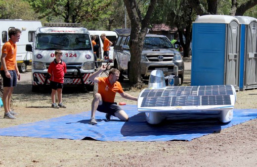 Sasol Solar Challenge - The Dutch Team had a good pitstop at the DP de Villiers Stadium in Sasolburg before hitting the road to Kroonstad (18)
