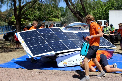 Sasol Solar Challenge - The Dutch Team had a good pitstop at the DP de Villiers Stadium in Sasolburg before hitting the road to Kroonstad (7)