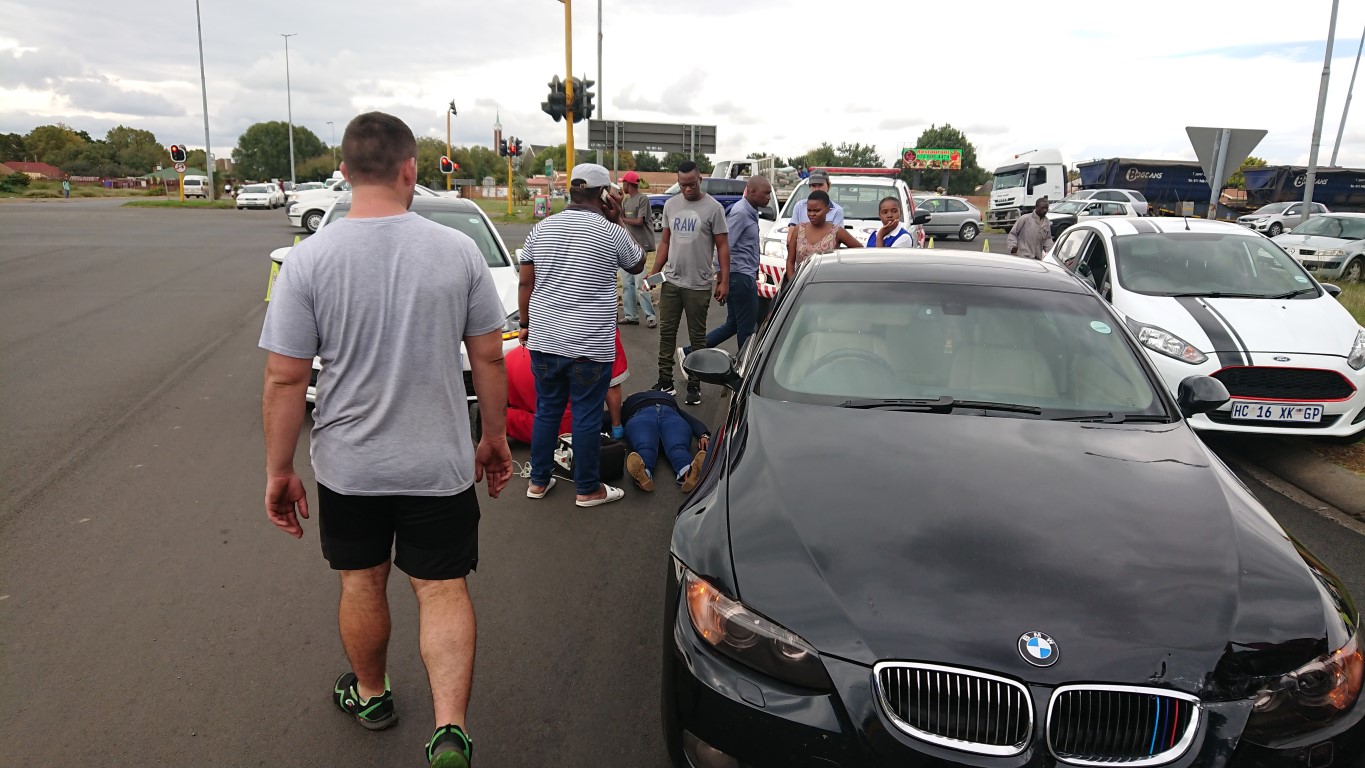 Driver injured after airbag popped Vaalweekblad