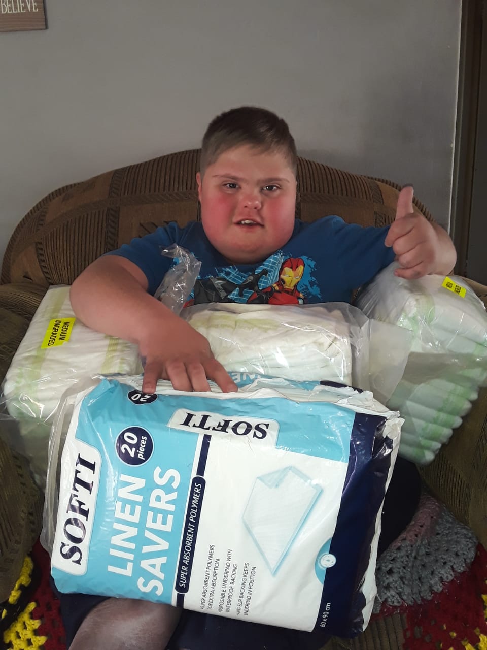 Kegan (12) van Vanderbijlpark met van die doeke wat reeds geskenk is.