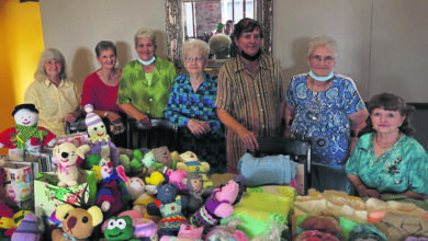 The Pioneer House Knitting Circle under the leadership of Tannie Babsie (89) knitted warm items to keep people warm during the winter months. The knitters are all from Pioneer House, a low cost accomodation facility in Vanderbijlpark. Photos: Christiaan Cloete