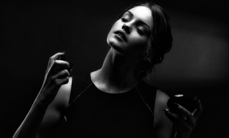 Elegant,Sensual,Young,Woman,Holding,Perfume.,Fashion,Photo,Of,Young