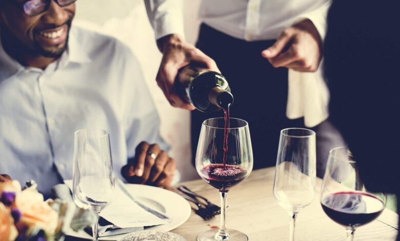 Sommelier main