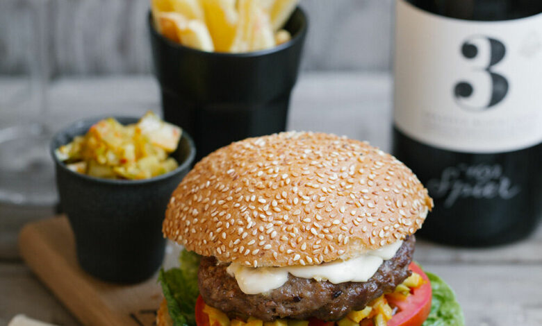 14 APRIL - WFD - Boerewors burgers with mango atchar