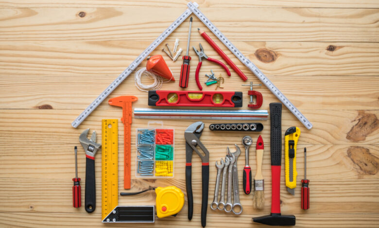 Flat,Lay,Of,Construction,Tools,As,House,Model,On,Wooden