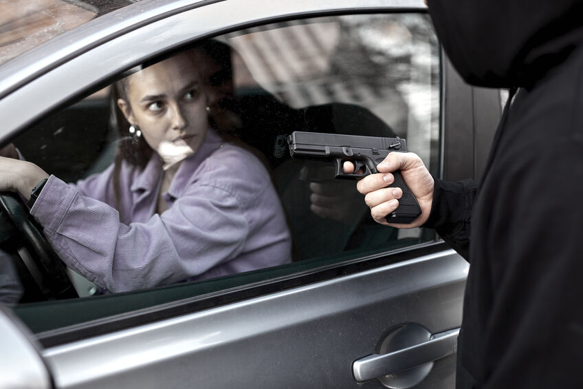 How to prevent hijackings with your child in the car