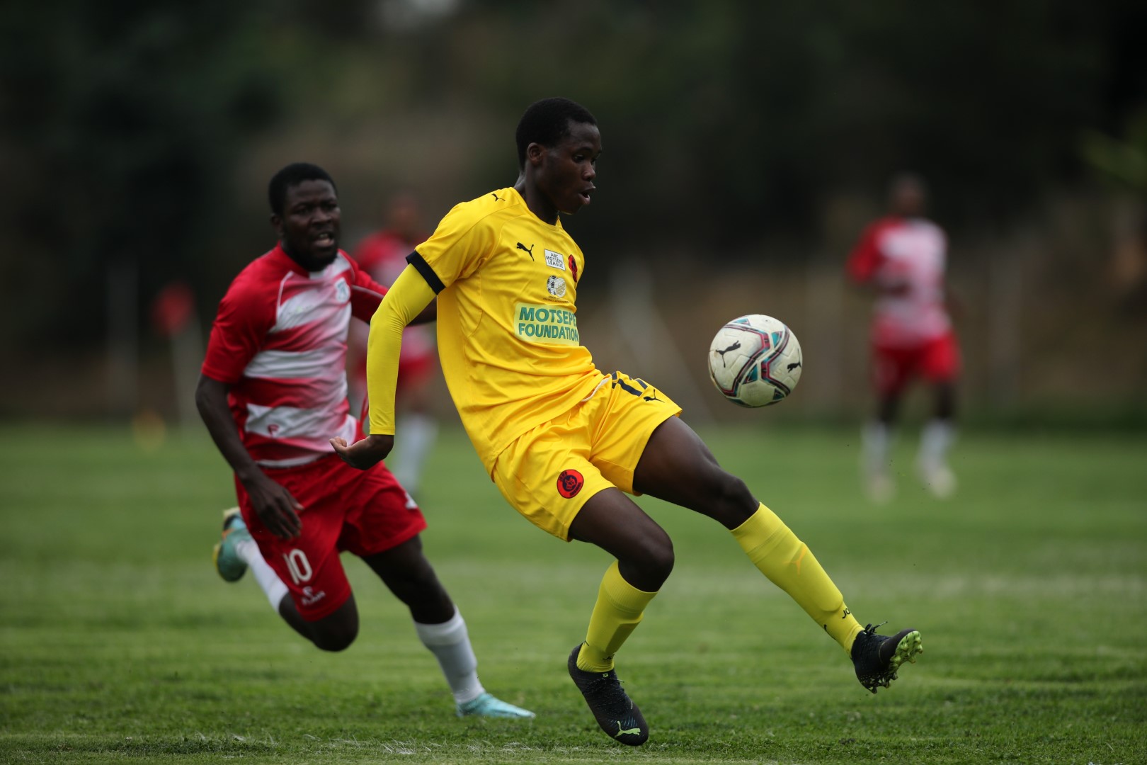 Jomo Cosmos in the Vaal Vaalweekblad