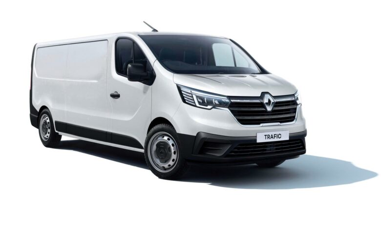 Renault_Trafic_Panel_Van-White-QF-Studio-RHD_1800x1800