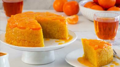 Steamed pudding with clementine sauce