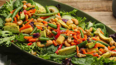 Meat-free Monday: Avo and stir fry salad