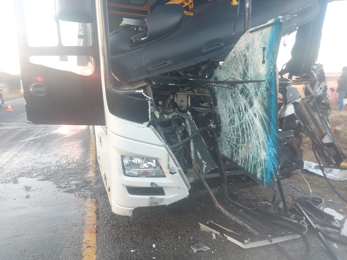 Bus rear-ends truck leaving twenty-seven injured | Vaalweekblad