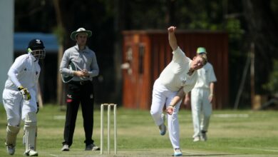 Aksie tydens die eerste kragmetings. Hier stuur 'n draaibouler van die Uitnodiging 11-tal 'n aflewering teen Noord-Kaap se o.17-span af. Foto's: Ettienne van Rensburg
