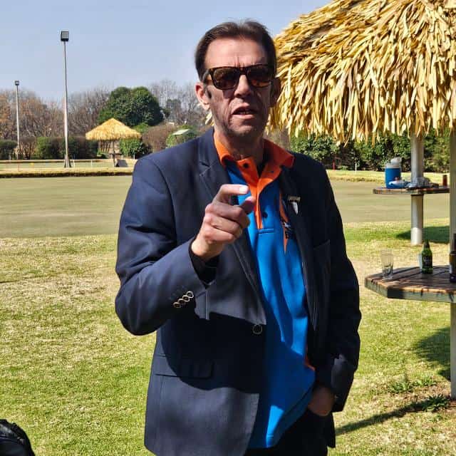 Rolbal gemeenskap rou oor Raymond | Vaalweekblad