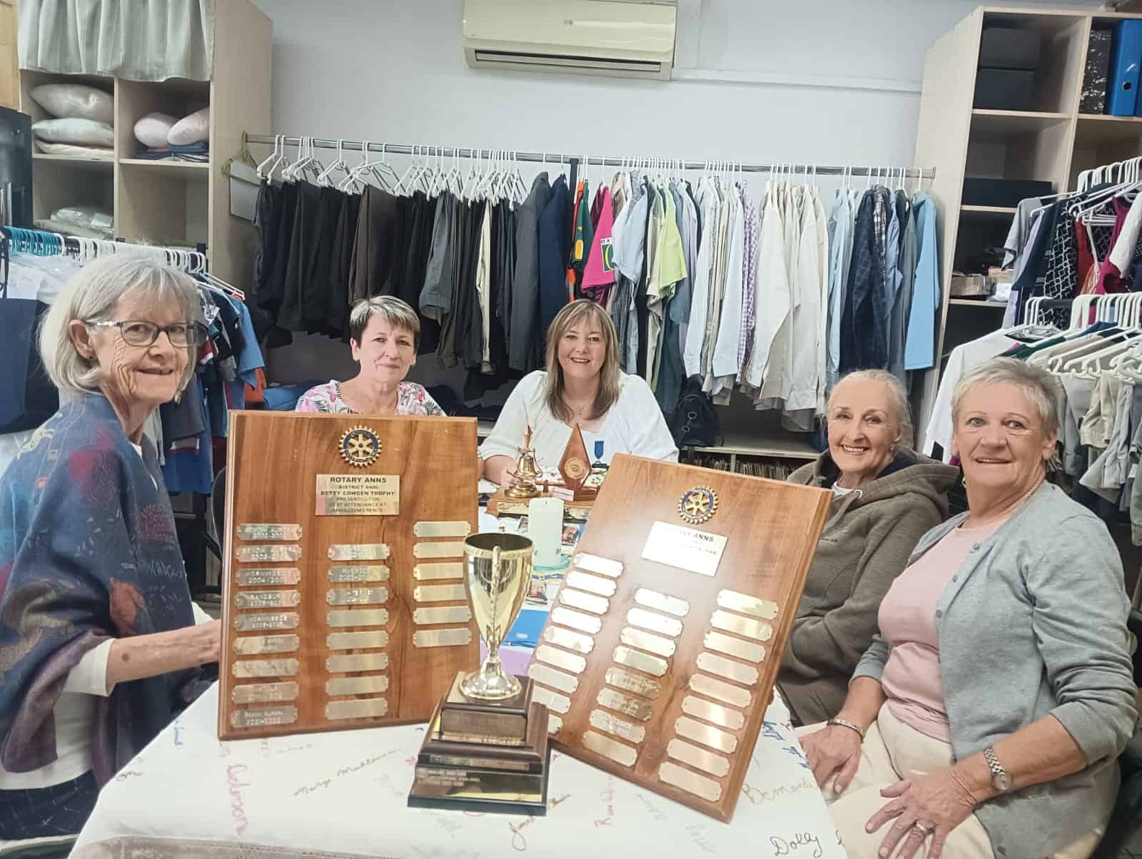 Drie trofeë vir Riverside Rotary Anns