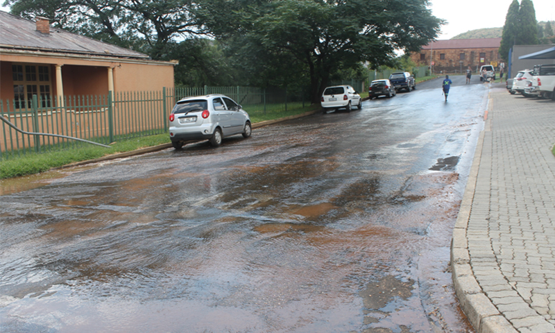 Burst water pipe on Ueckermann Street, Heidelberg