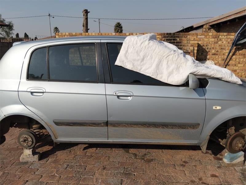 Sy het haar motor op bakstene gekry, maar ure later was haar geloof in mense herstel.