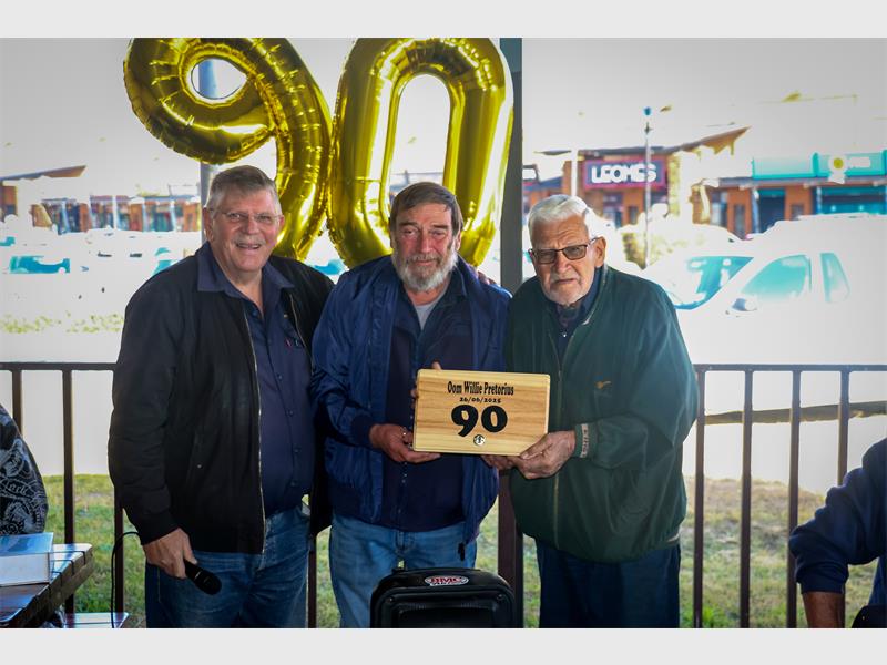 Met sy 90ste verjaardag het die Suid-Afrikaanse Weermagvereniging (SAWV) Eenheid Vlakvark hul beskermheer se bydrae en diens aan die land gevier in die teenwoordigheid van ongeveer 60 gaste.