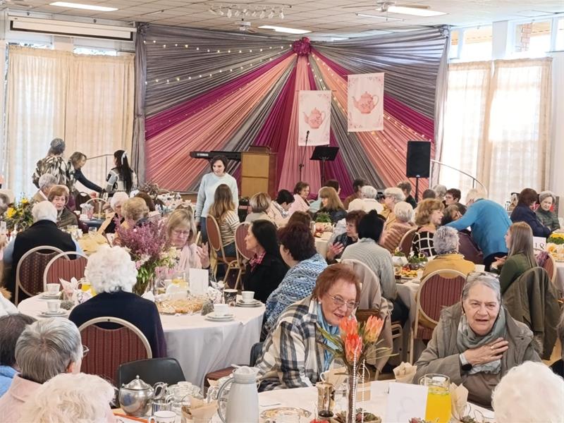 Inspirerende toesprake en sang het Heidelberg se vroue op Vrouedag bymekaar gebring vir ’n fondsinsameling wat samehorigheid en hoop bevorder het.