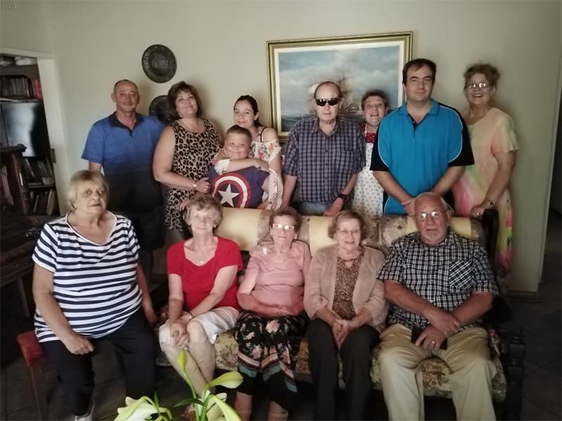 In ’n emosionele huldeblyk deel Christelle Carver hoe haar ma en ouma haar gevorm het, en hoe hul nalatenskap van geloof, gasvryheid en onwrikbare liefde steeds voortleef.